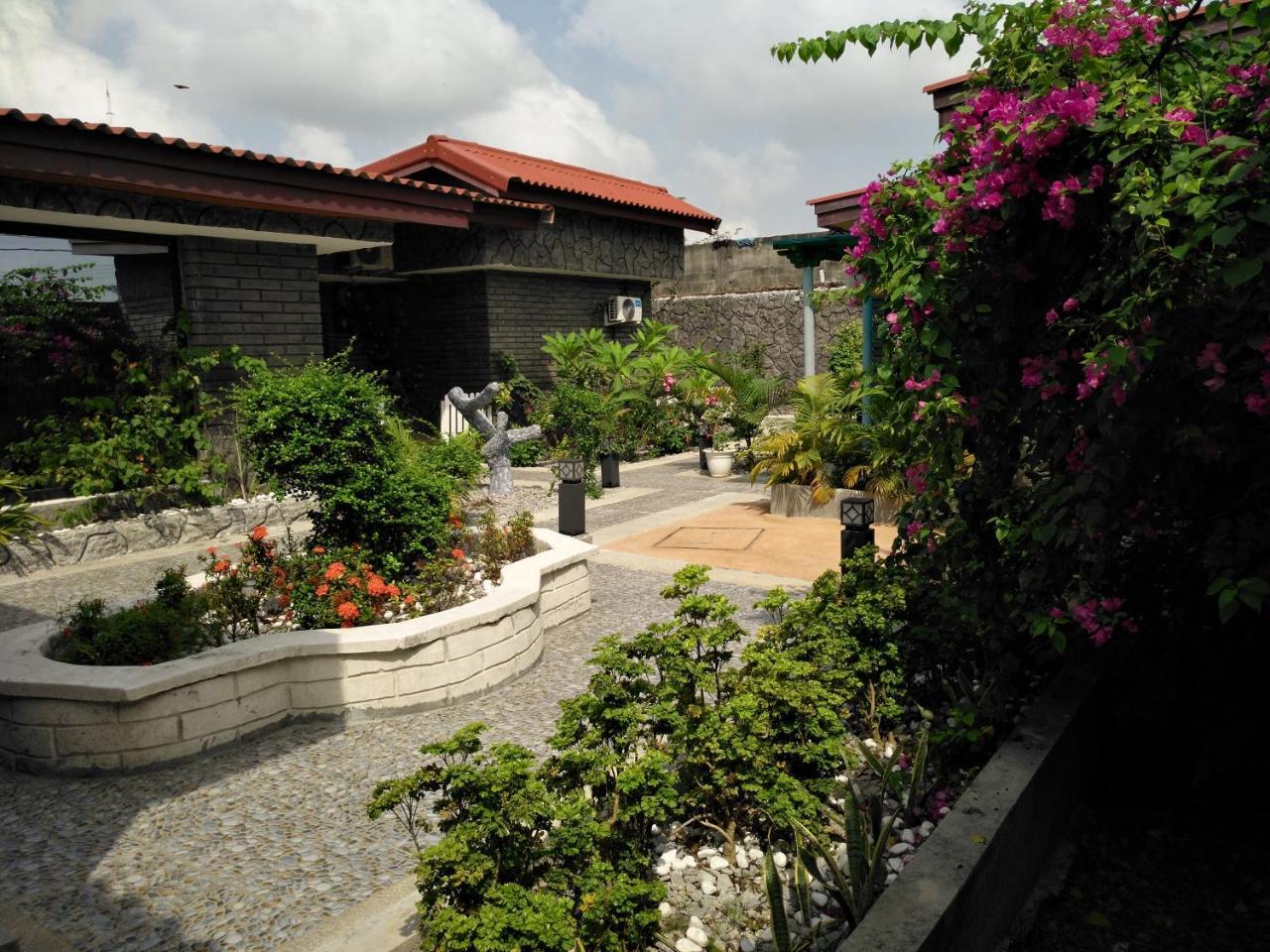 Hotel Des Jardins Abidjan Ngoại thất bức ảnh